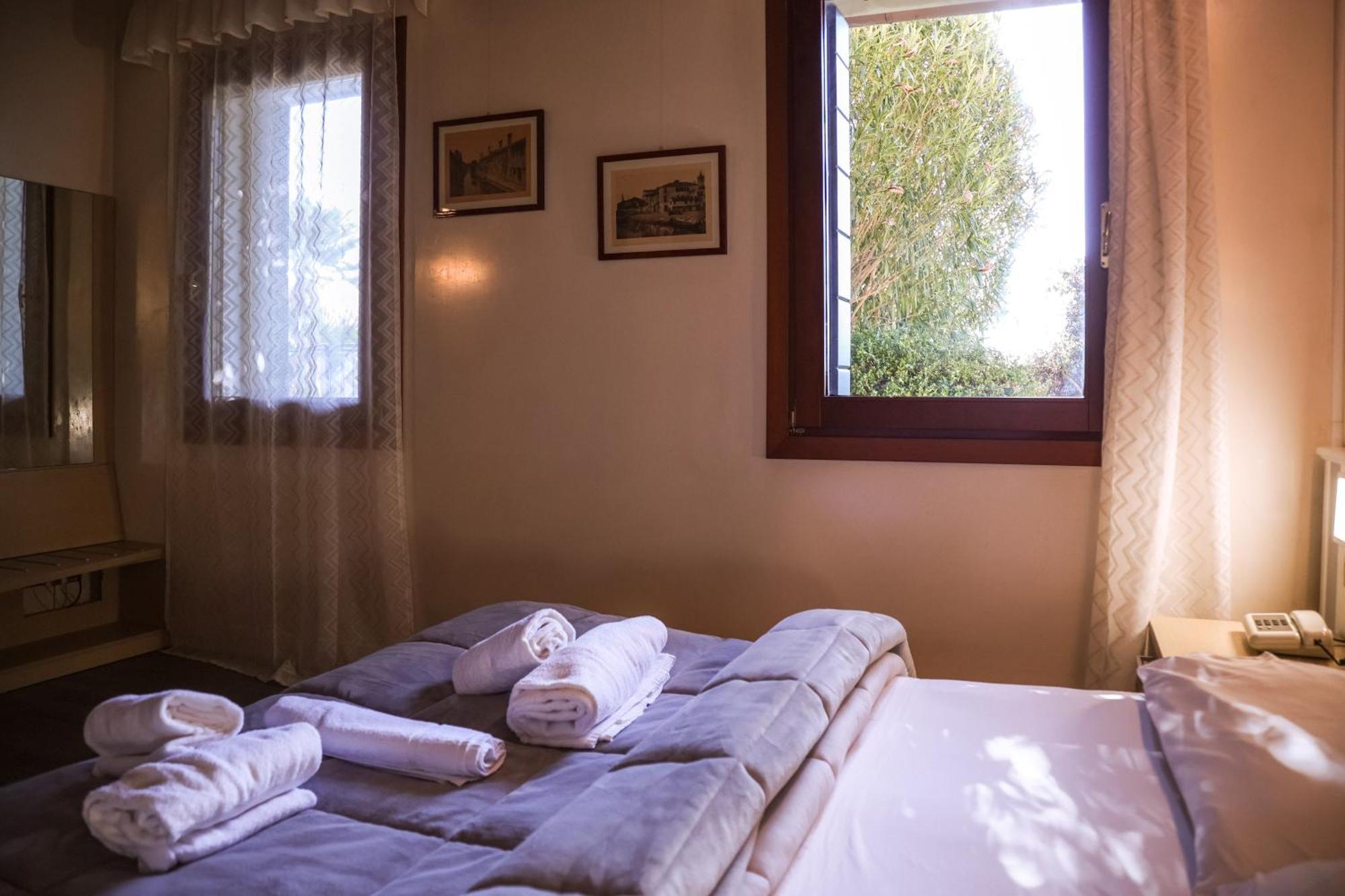 Hotel Villa Sara Mestre Luaran gambar