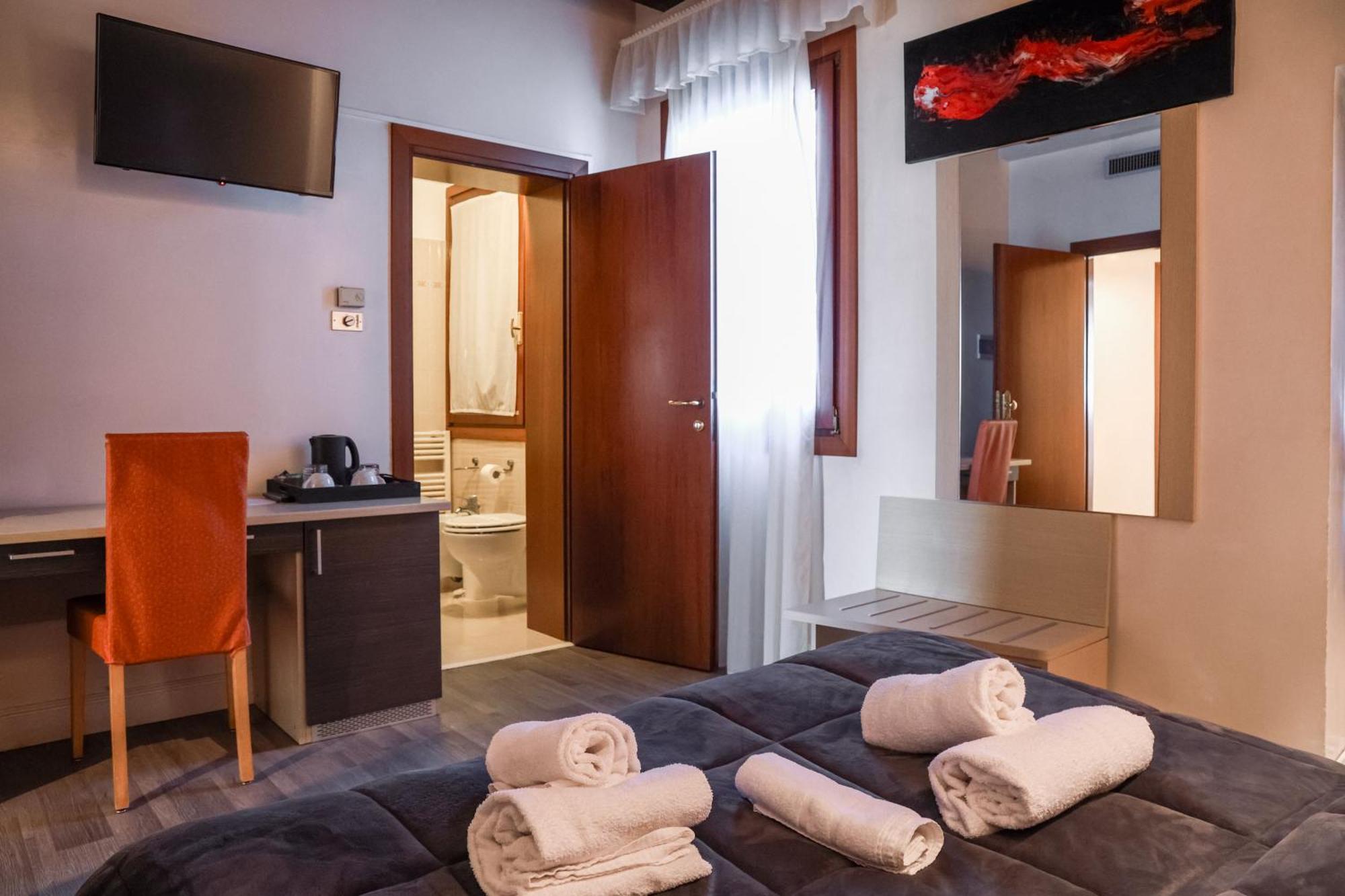 Hotel Villa Sara Mestre Luaran gambar