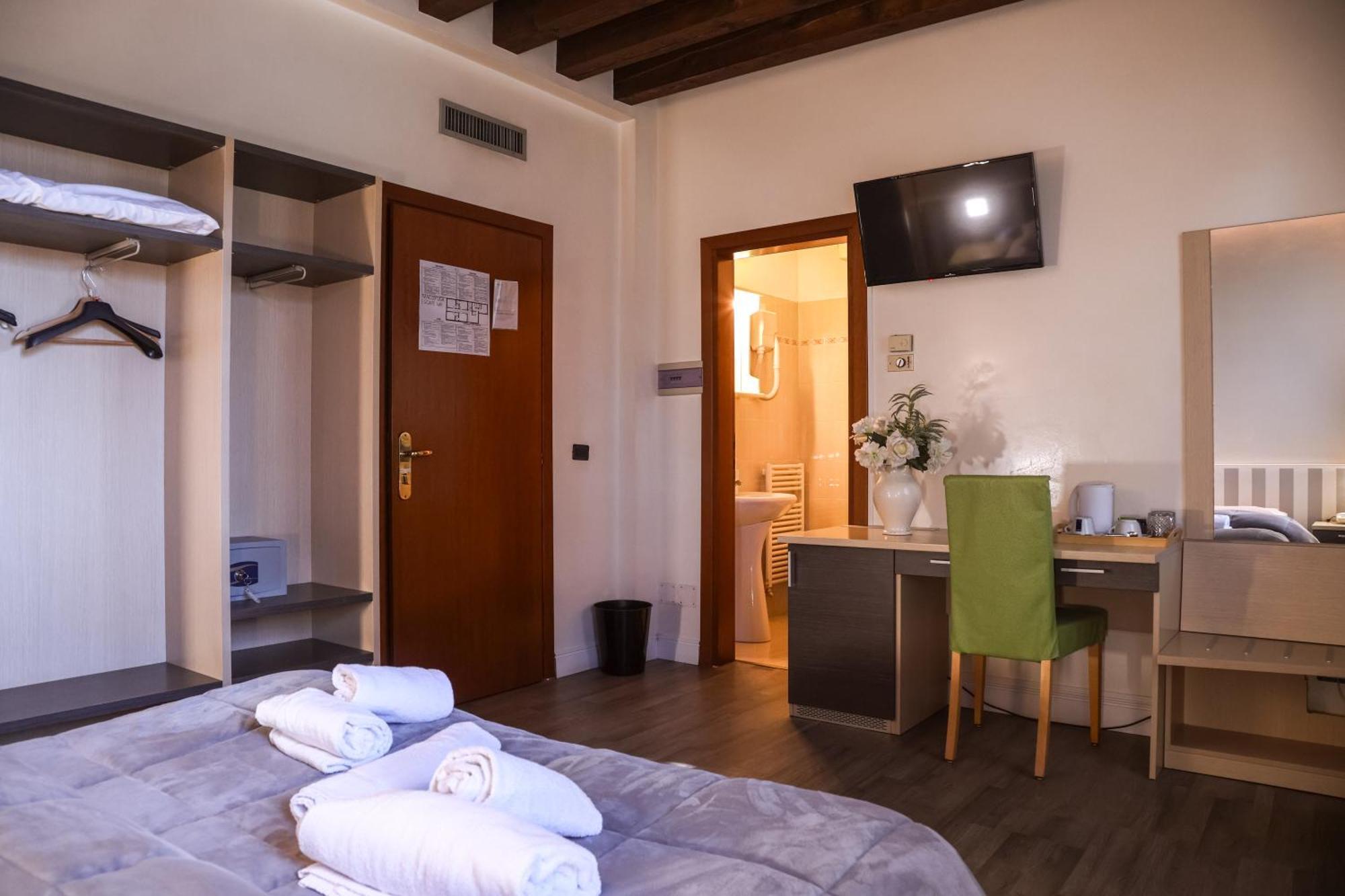 Hotel Villa Sara Mestre Luaran gambar