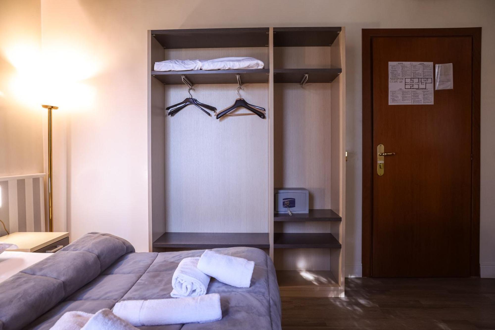 Hotel Villa Sara Mestre Luaran gambar