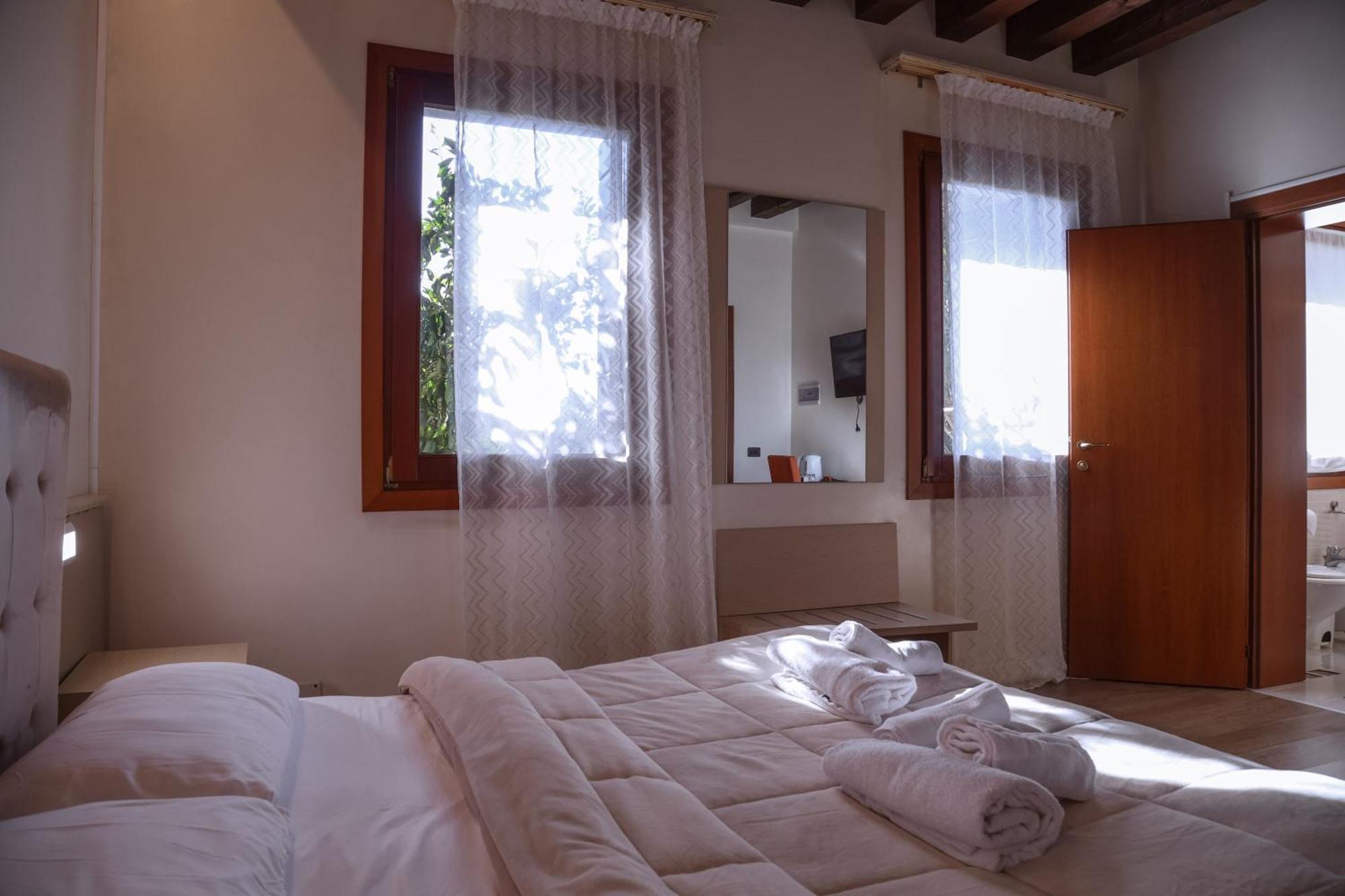 Hotel Villa Sara Mestre Luaran gambar