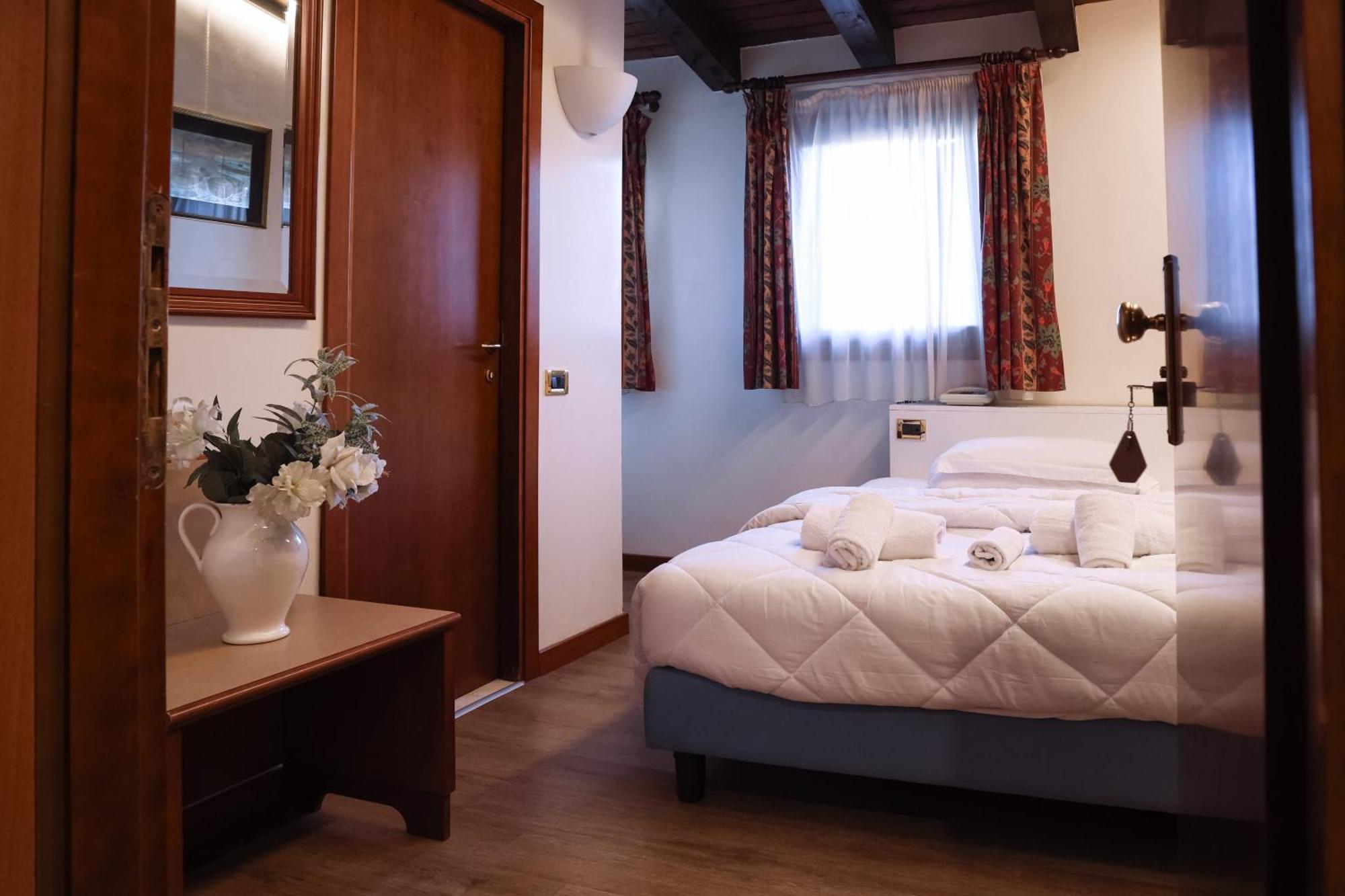 Hotel Villa Sara Mestre Luaran gambar