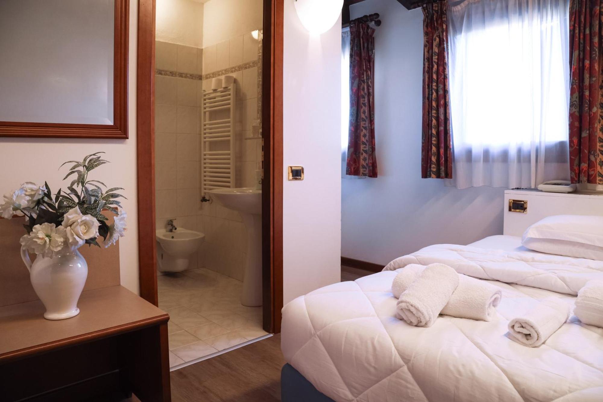 Hotel Villa Sara Mestre Luaran gambar