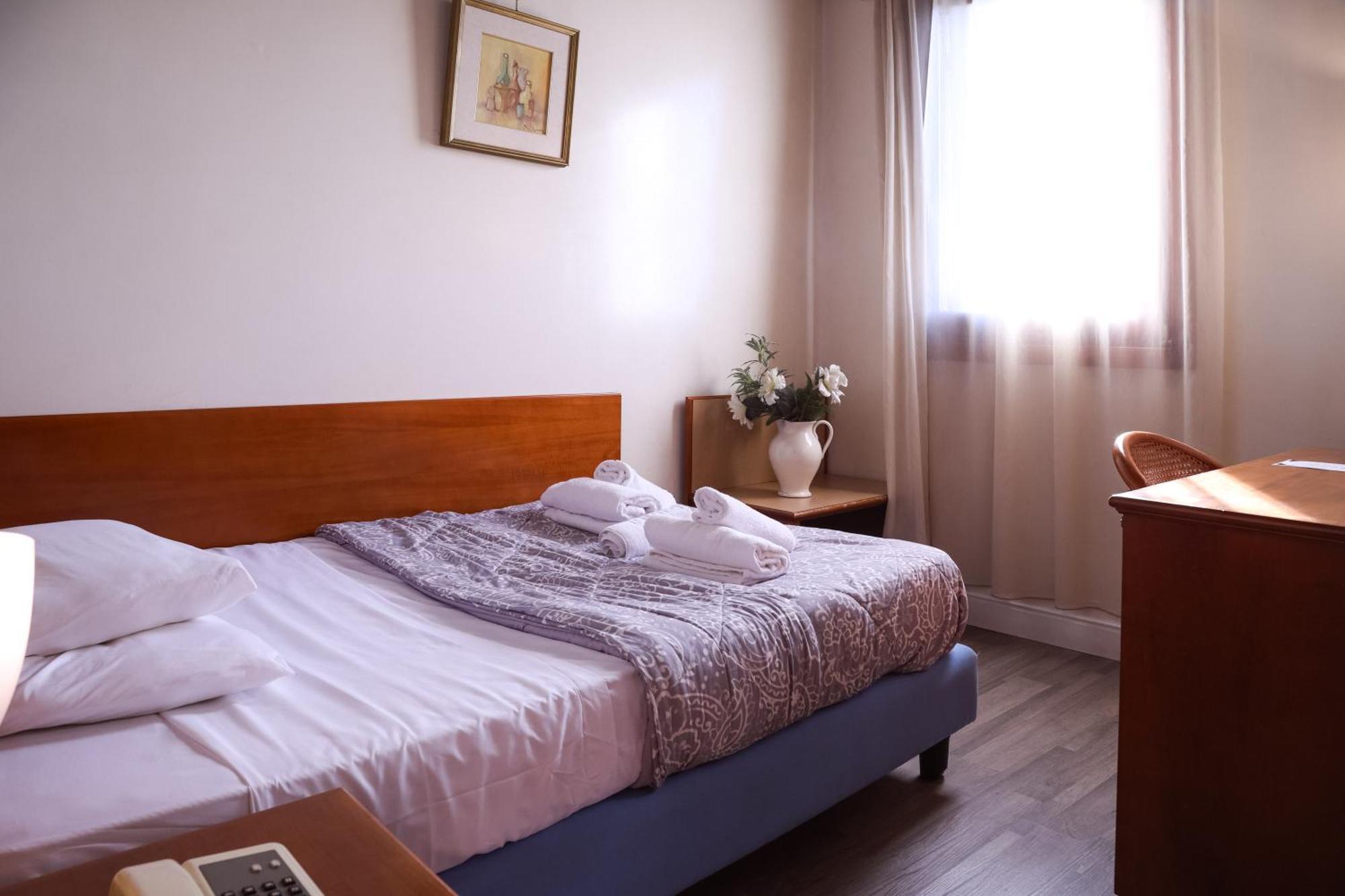 Hotel Villa Sara Mestre Luaran gambar