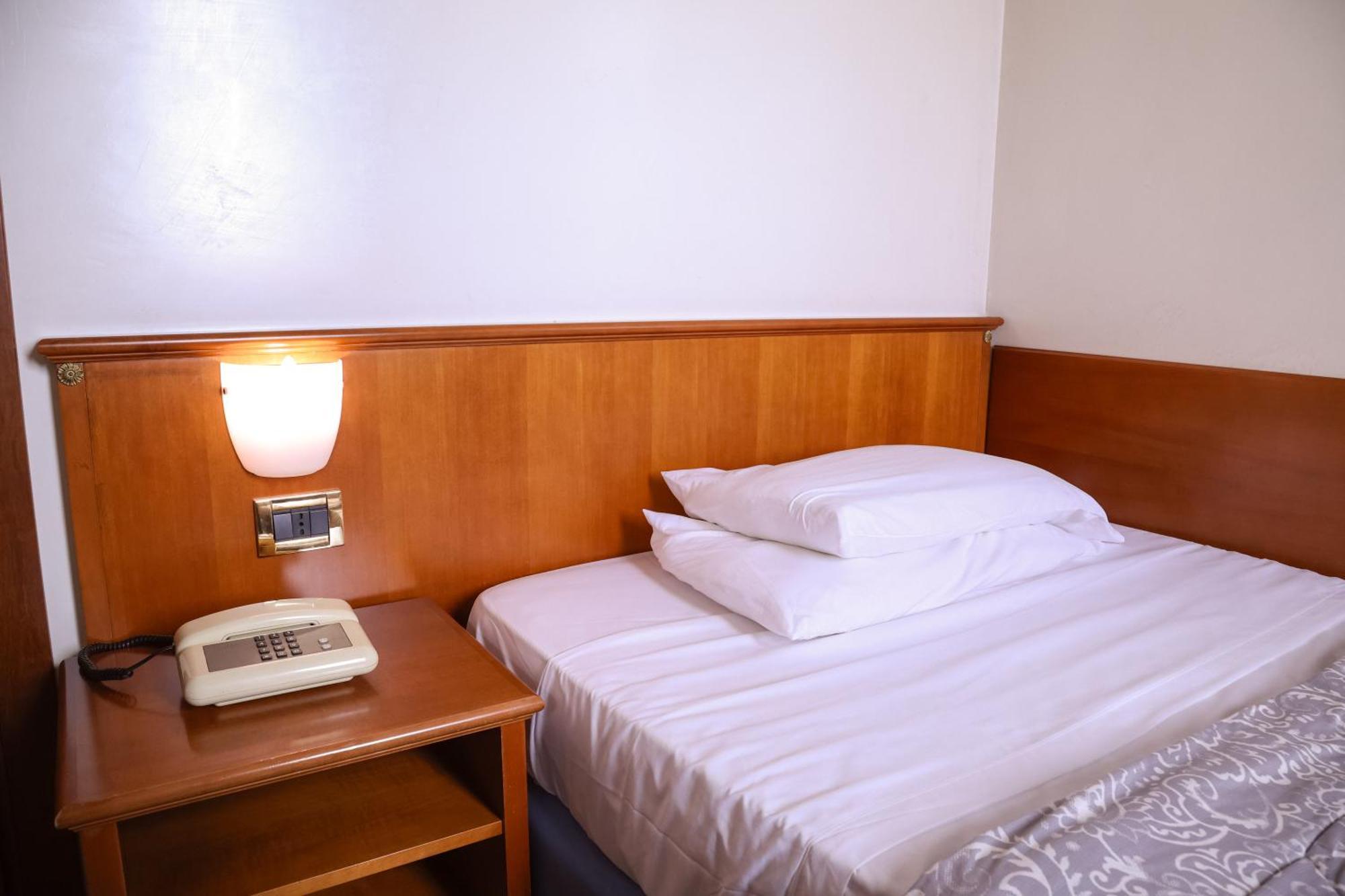 Hotel Villa Sara Mestre Luaran gambar